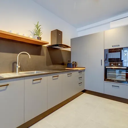 Upscale 2br By The Promenade