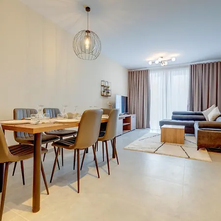 Upscale 2br By The Promenade 斯利马