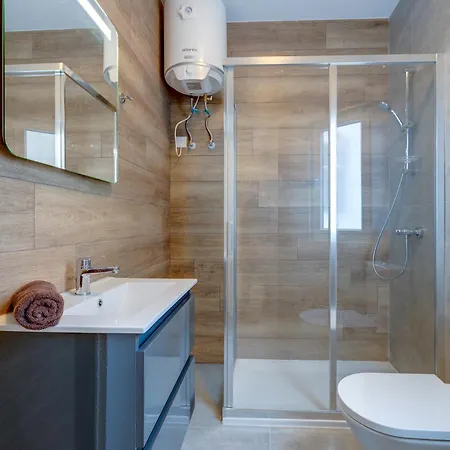 Upscale 2br By The Promenade