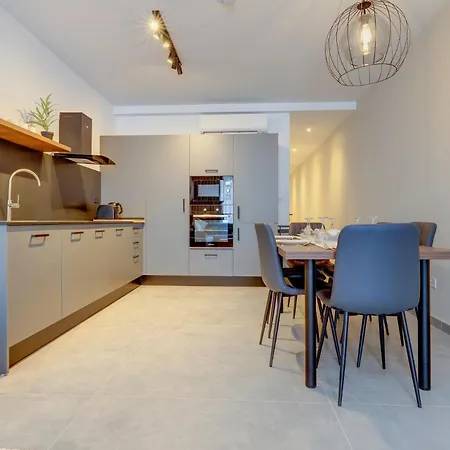 Upscale 2br By The Promenade Apartment *