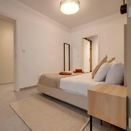 Upscale 2br By The Promenade Apartment