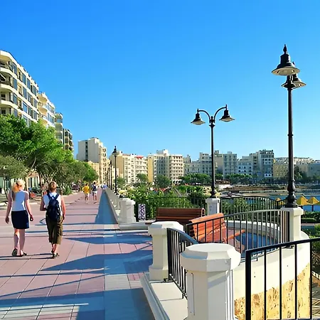 Apartment Upscale 2br By The Promenade