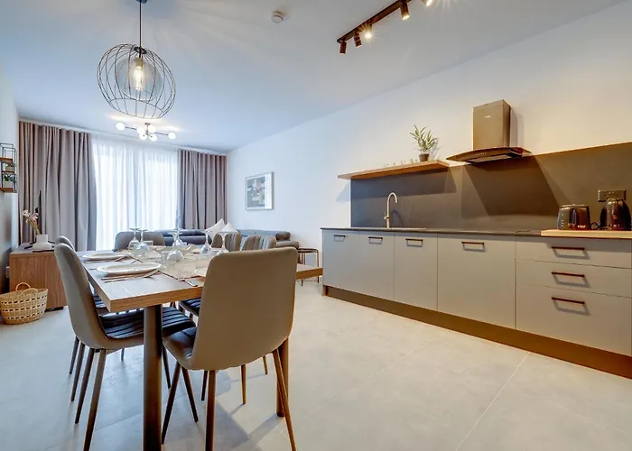 Upscale 2br By The Promenade Apartment