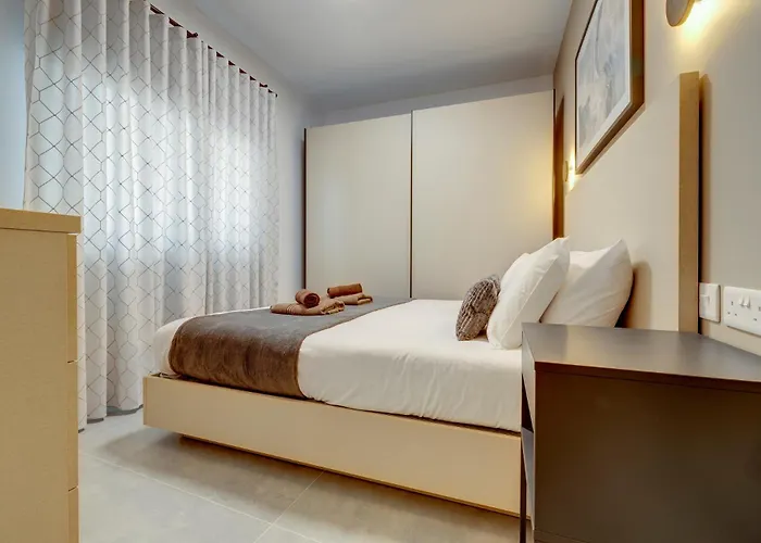 Apartment Upscale 2br By The Promenade