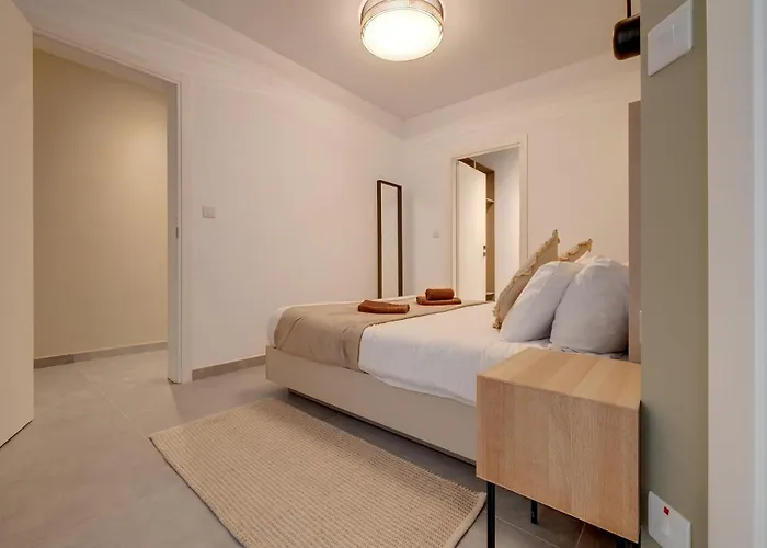 Upscale 2br By The Promenade Apartment