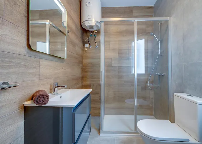 Upscale 2br By The Promenade