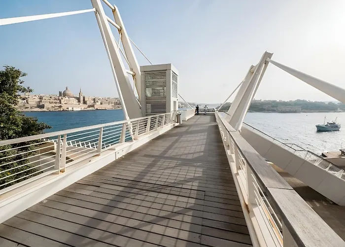Upscale 2br By The Promenade * Sliema