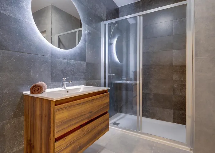 Upscale 2br By The Promenade *