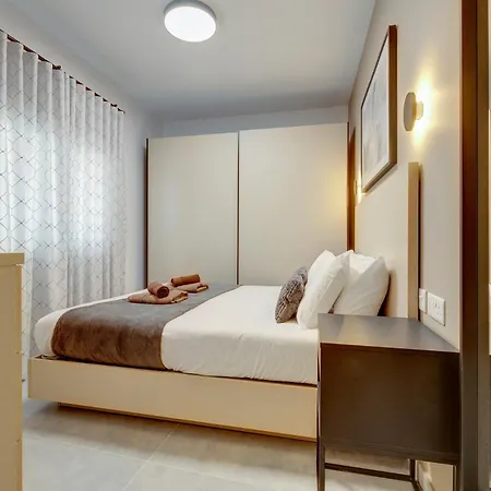 Upscale 2br By The Promenade דירה